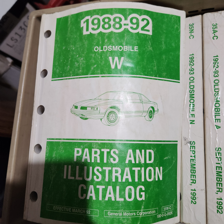 Oldsmobile & Pontiac Parts & Illustration Catalogues 1982-1993 - photo 4