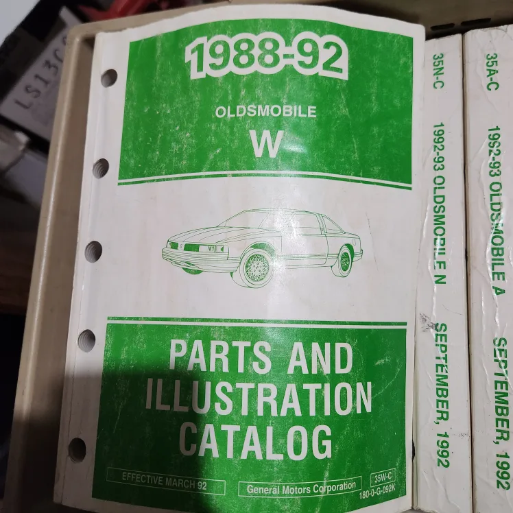 Oldsmobile & Pontiac Parts & Illustration Catalogues 1982-1993 image indicator(4)