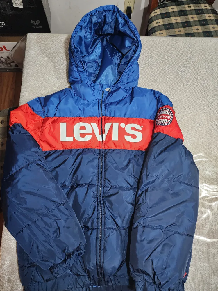 Levi's Puffer Jacket - for boys size 12/13 image indicator(2)