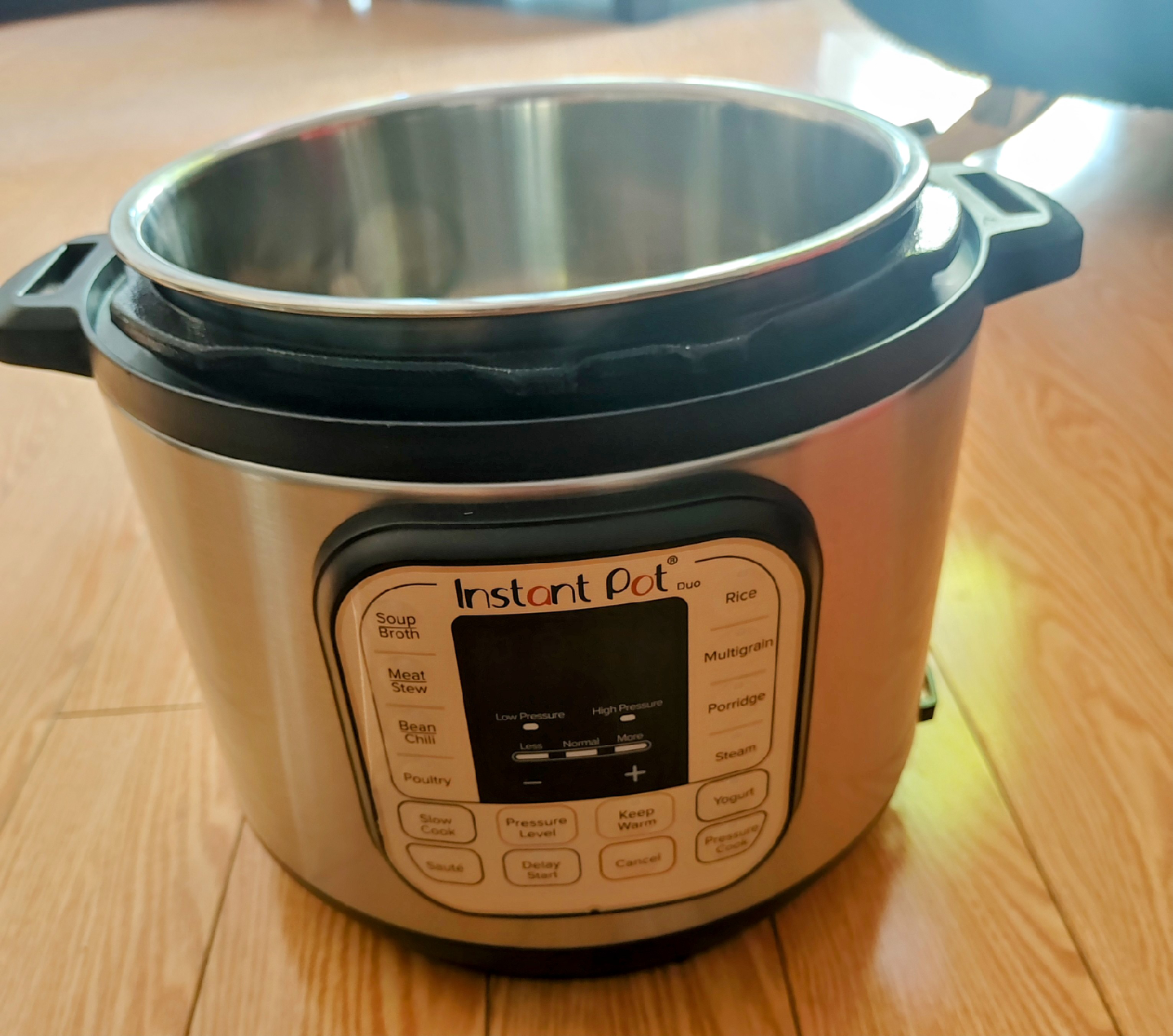Instant Pot Duo 6 Quart Multi-Cooker - Like New! - photo 5