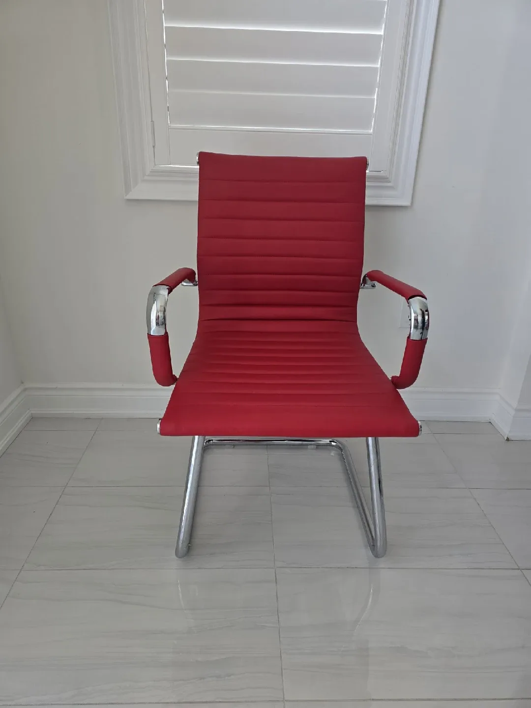Red Ribbed Office Chair image indicator(2)