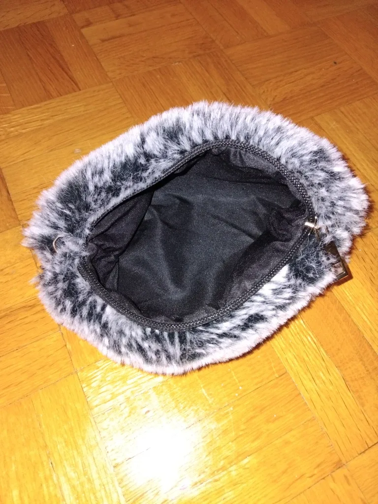 Faux Fur Clutch with Chain Strap image indicator(2)