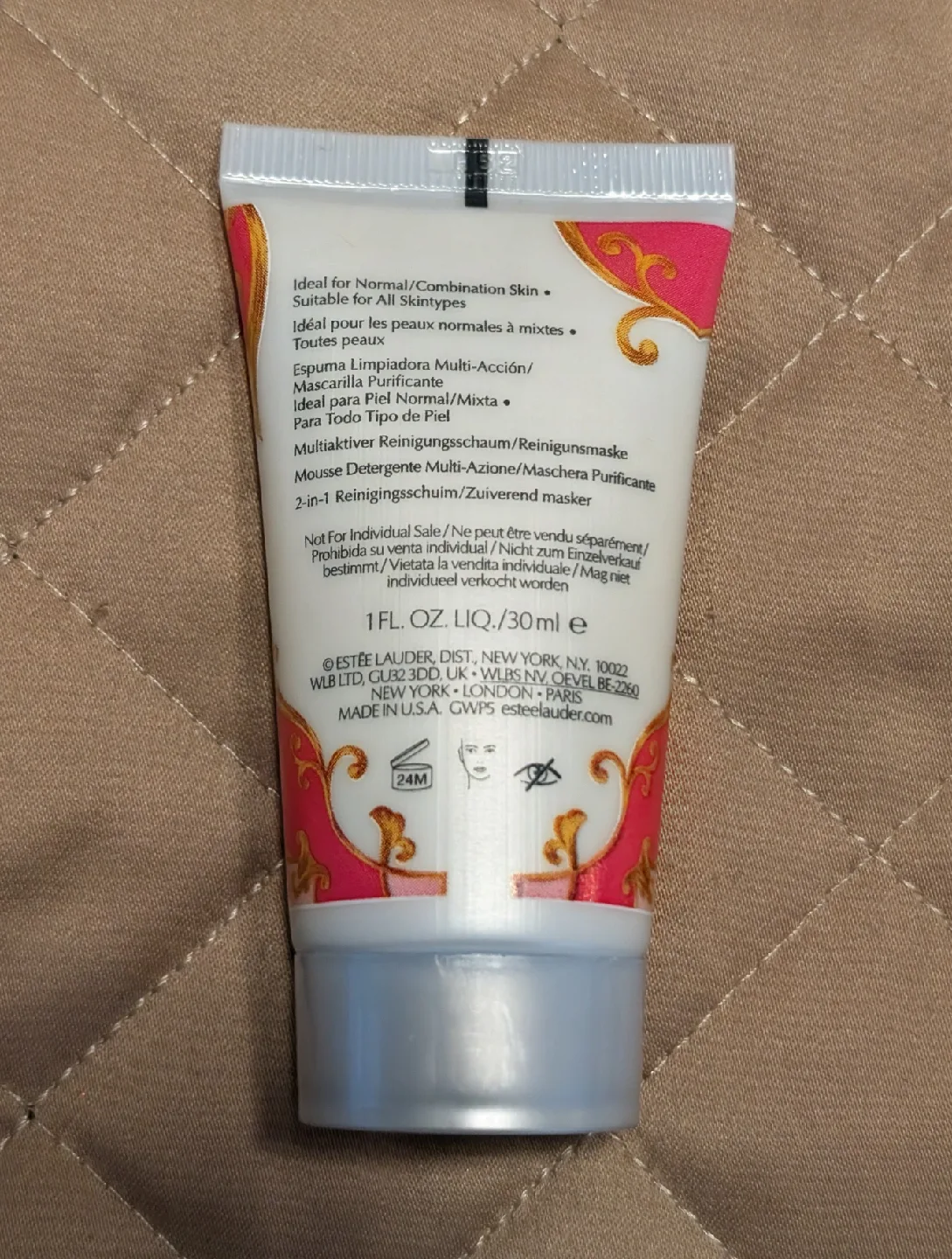 Estée Lauder Perfectly Clean Foam Cleanser & Red Bag image indicator(3)