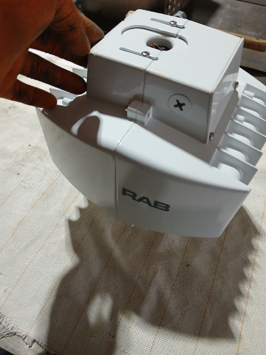 RAB H250PSO Metal Halide Hi/Lo Bay Light - photo 5