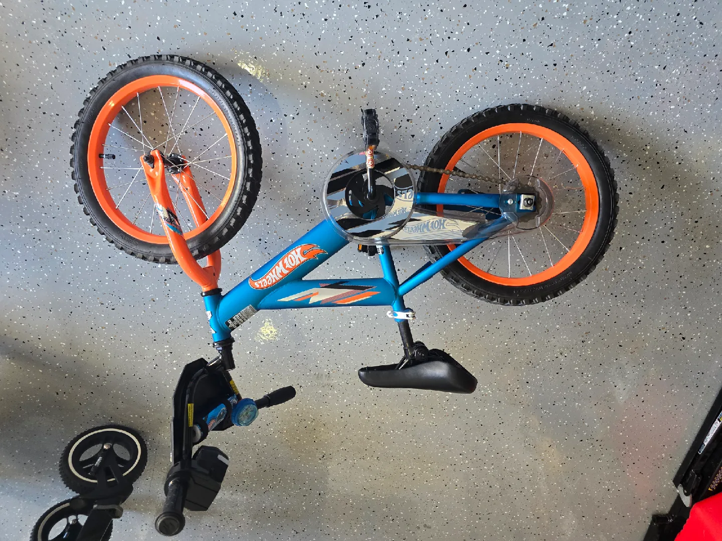 Hot Wheels 16-inch Kids' Bike - Blue & Orange image indicator(4)