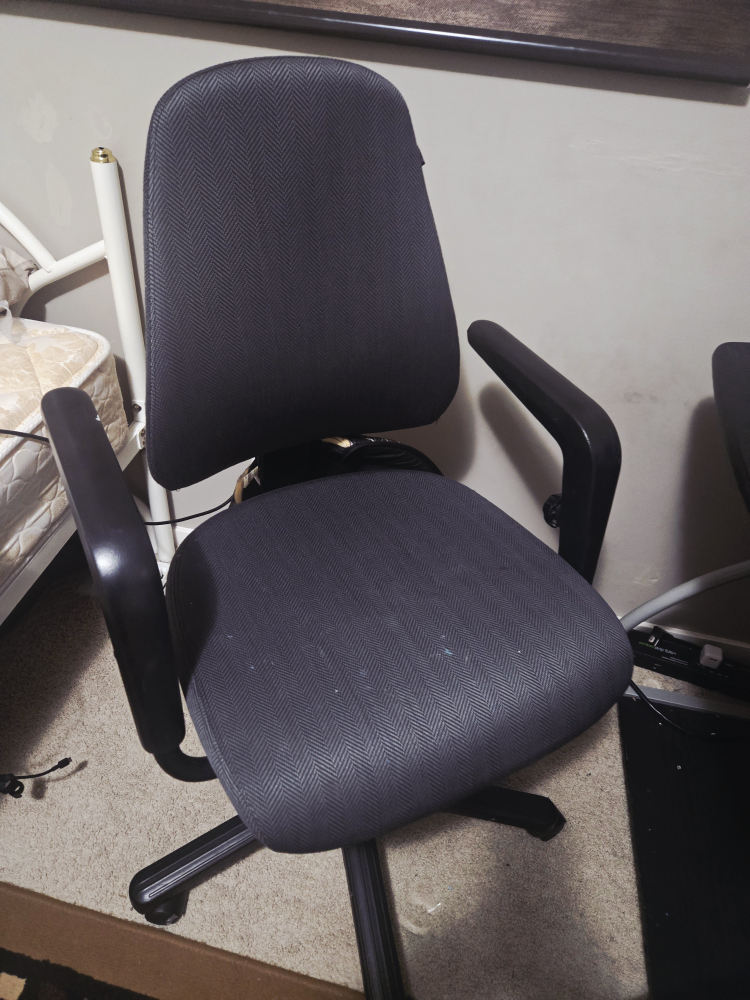 Computer desk / office chair