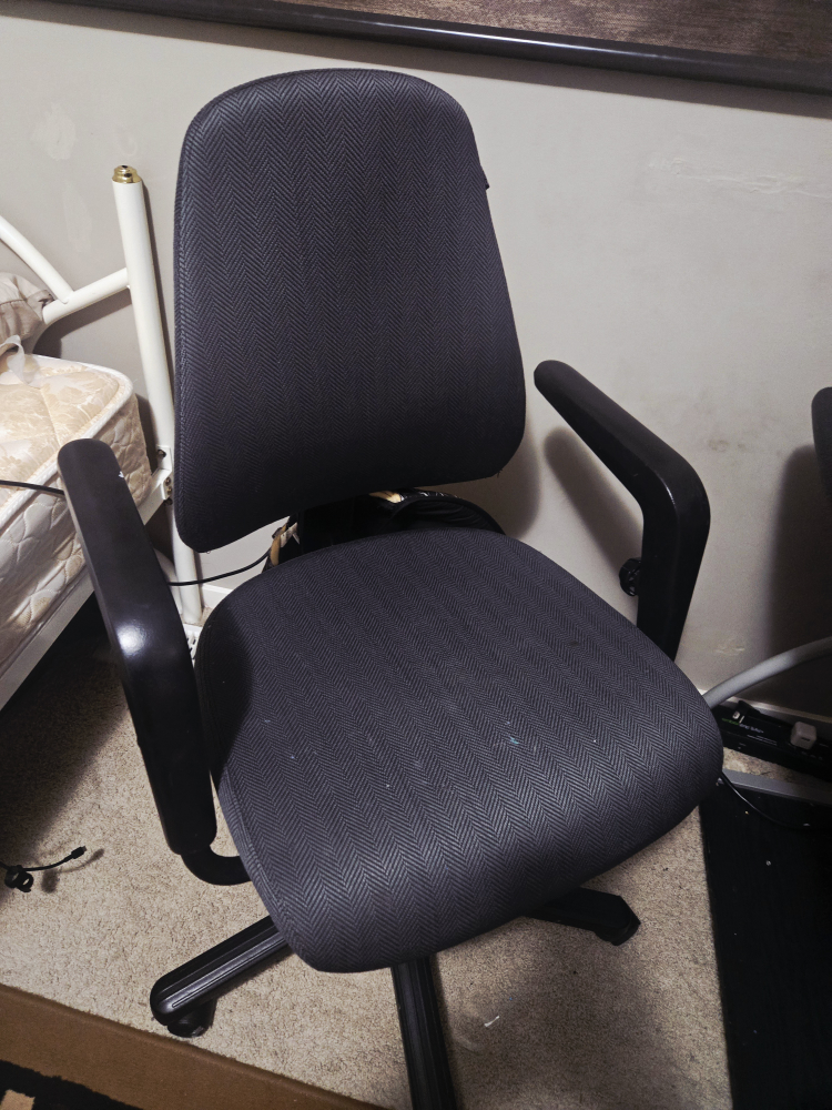 Computer desk / office chair - photo 2