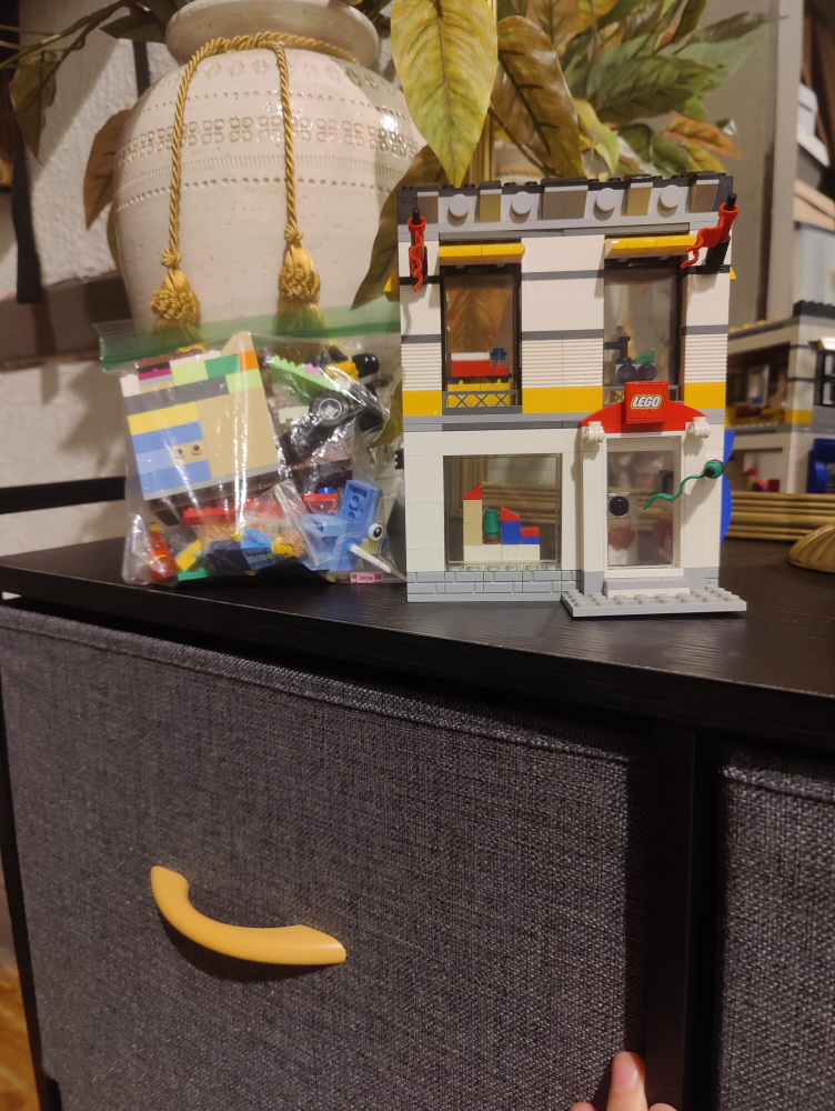 Lego Creator Townhouse Toy Store