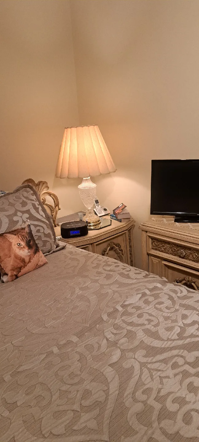 Vintage Pair of Nightstands image indicator(2)