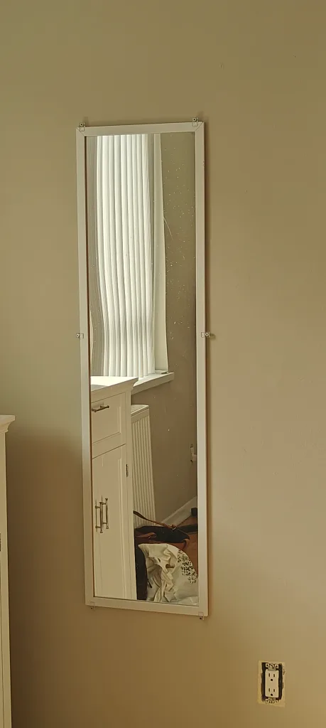 White Framed Wall Mirror image indicator(2)