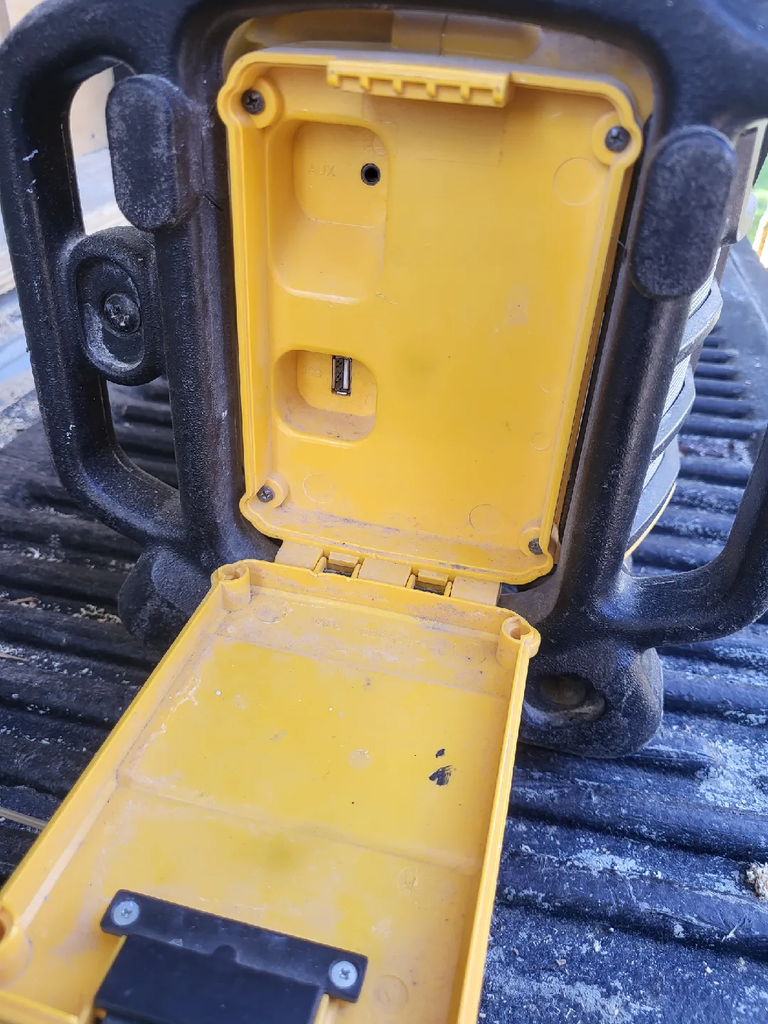Dewalt Radio job site ready image indicator(5)