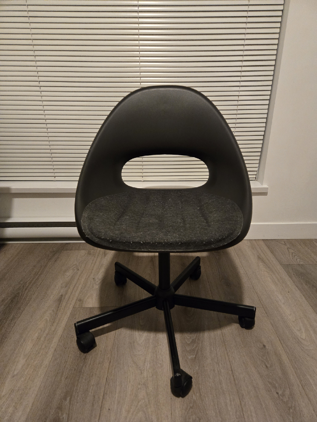 Black Swivel Desk Chair (Eldberget IKEA) + Pad