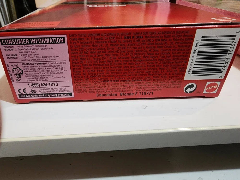 Avon Winter Splendor Barbie 1996 image indicator(4)