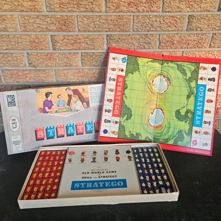Stratego Milton Bradley board game vintage 1961 image indicator(2)