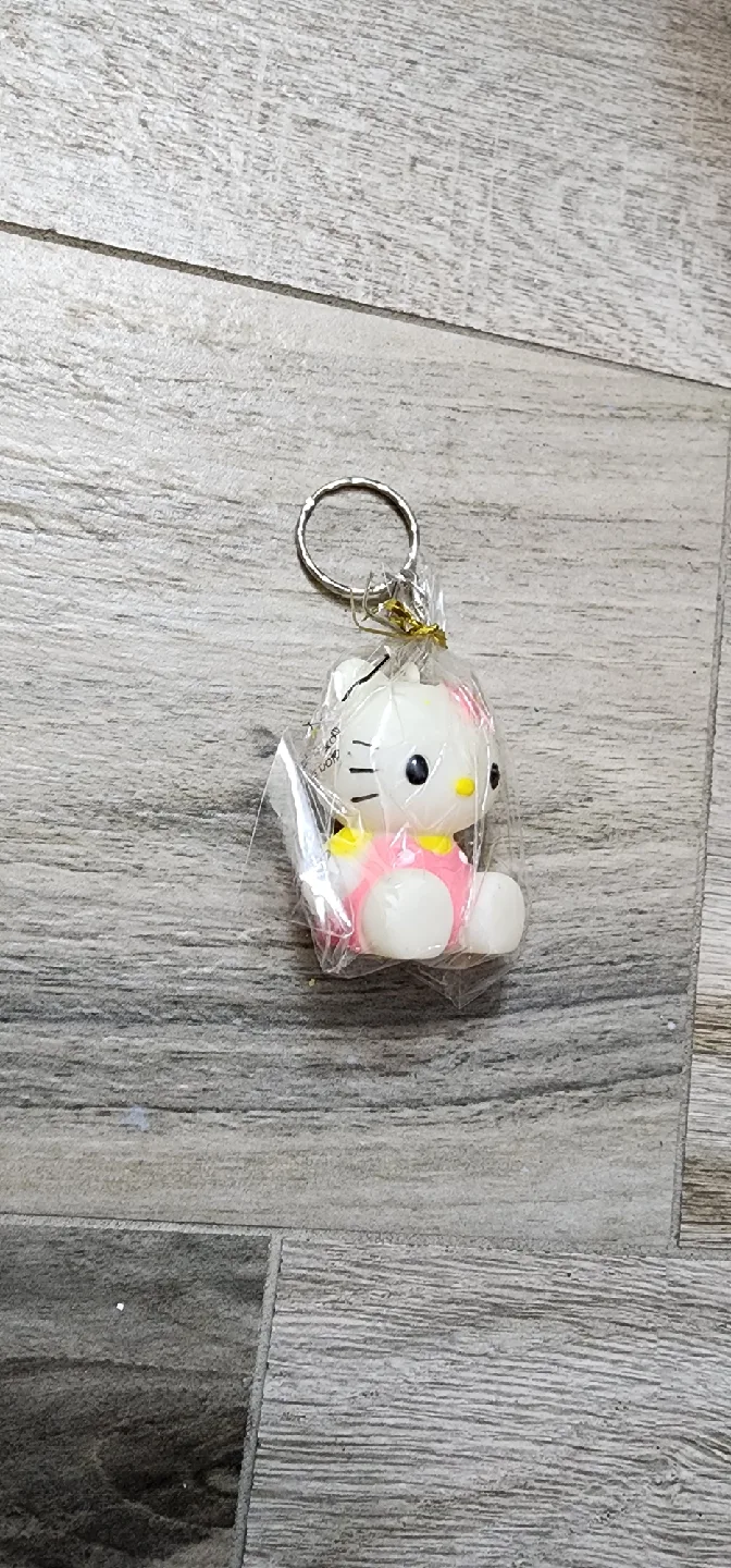 Hello Kitty Figurine Keychain - New image indicator(2)