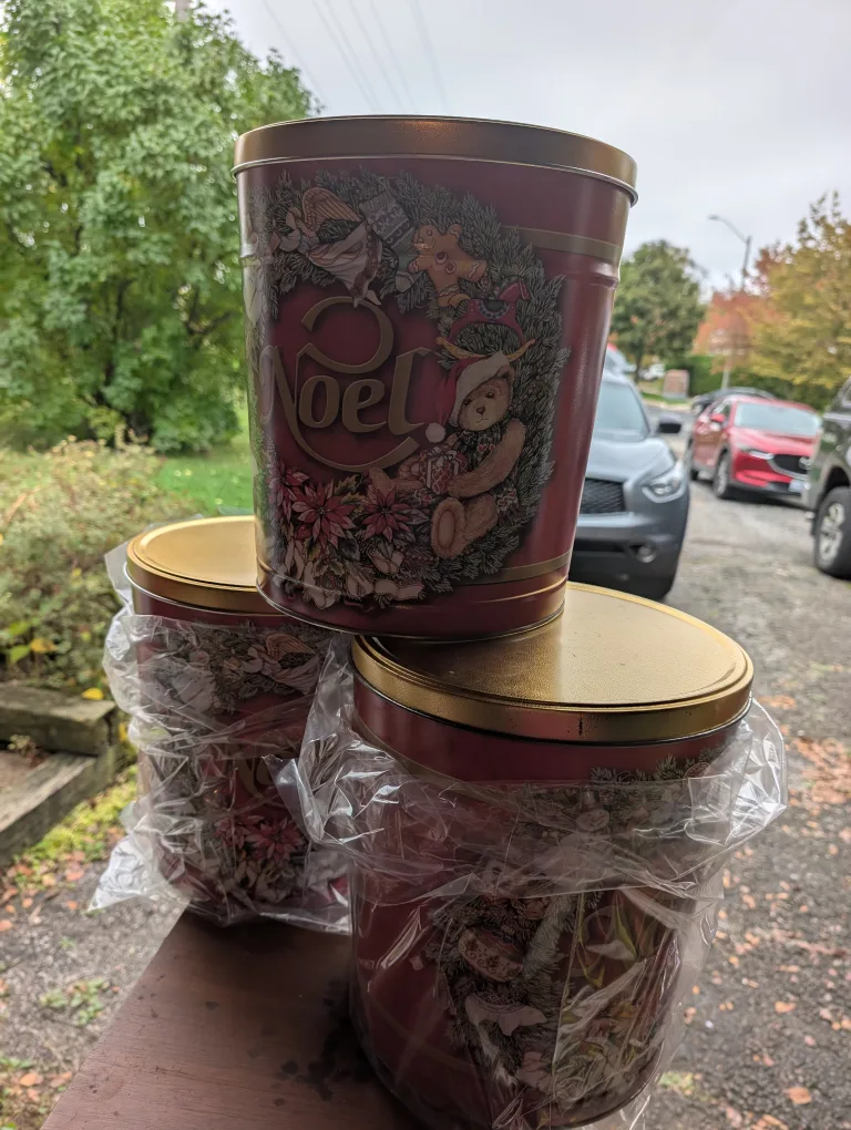 Noel Christmas Tin - Holiday Decor image indicator(3)