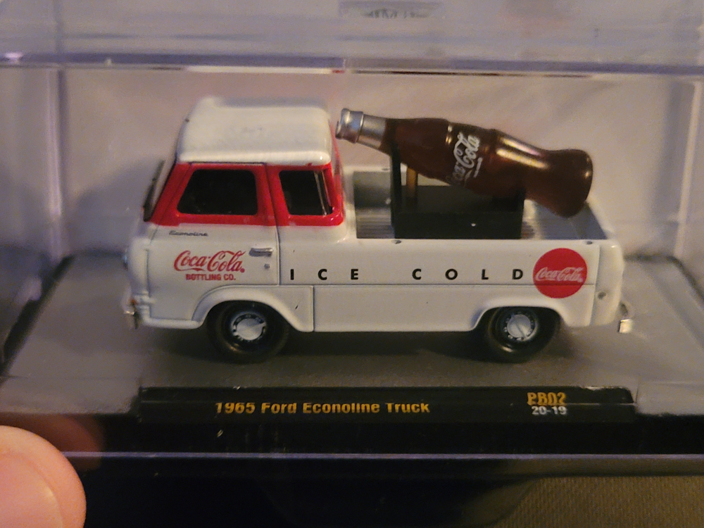 M2 Machines Coca-Cola 1965 Ford Econoline Truck - photo 2