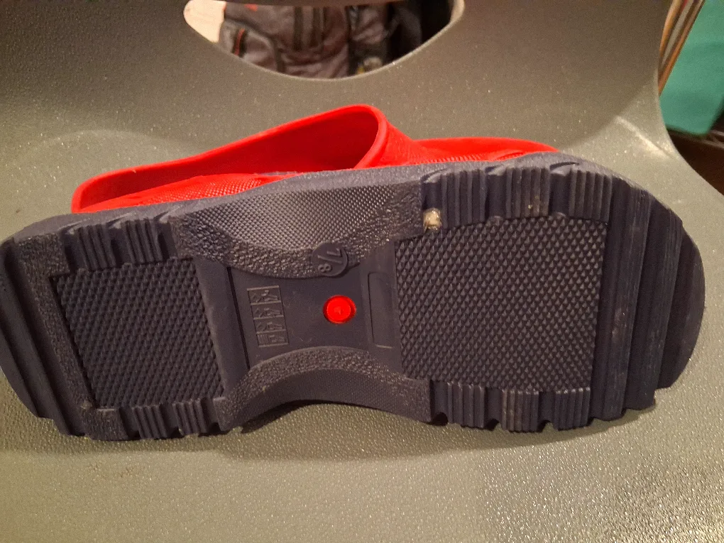 Red Slip On Clogs 8.5 image indicator(3)