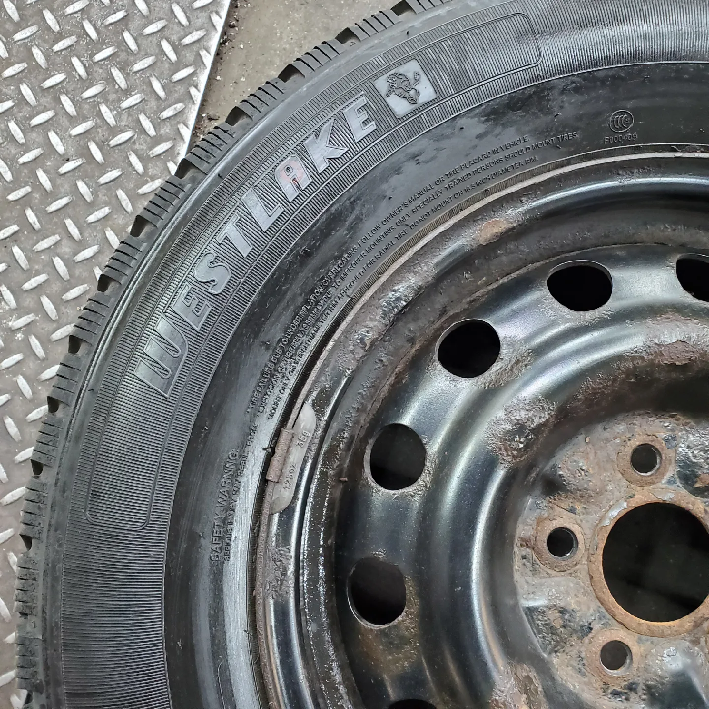 (4) Rak Westlake Snow SW606 Winter Tires and Rims - 215/70R16 image indicator(2)