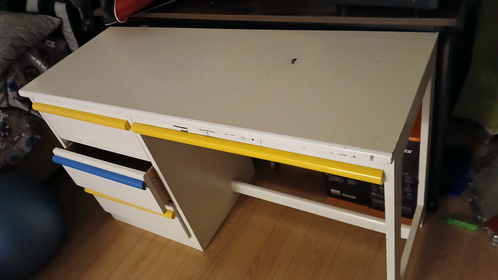 White Desk with Drawers - photo 4