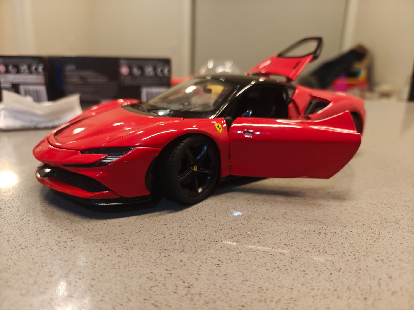 Ferrari SF90 Stradale 1/24 Scale Diecast Car - photo 2