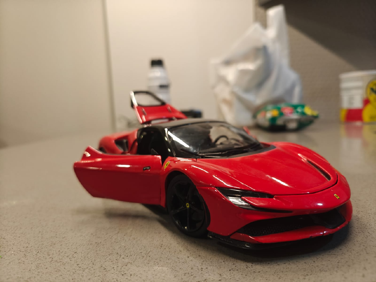 Ferrari SF90 Stradale 1/24 Scale Diecast Car - photo 3