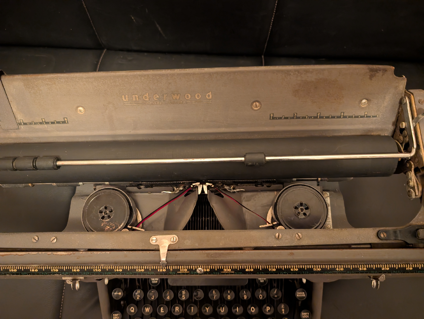 Vintage 1947 working  Underwood Typewriter - photo 2