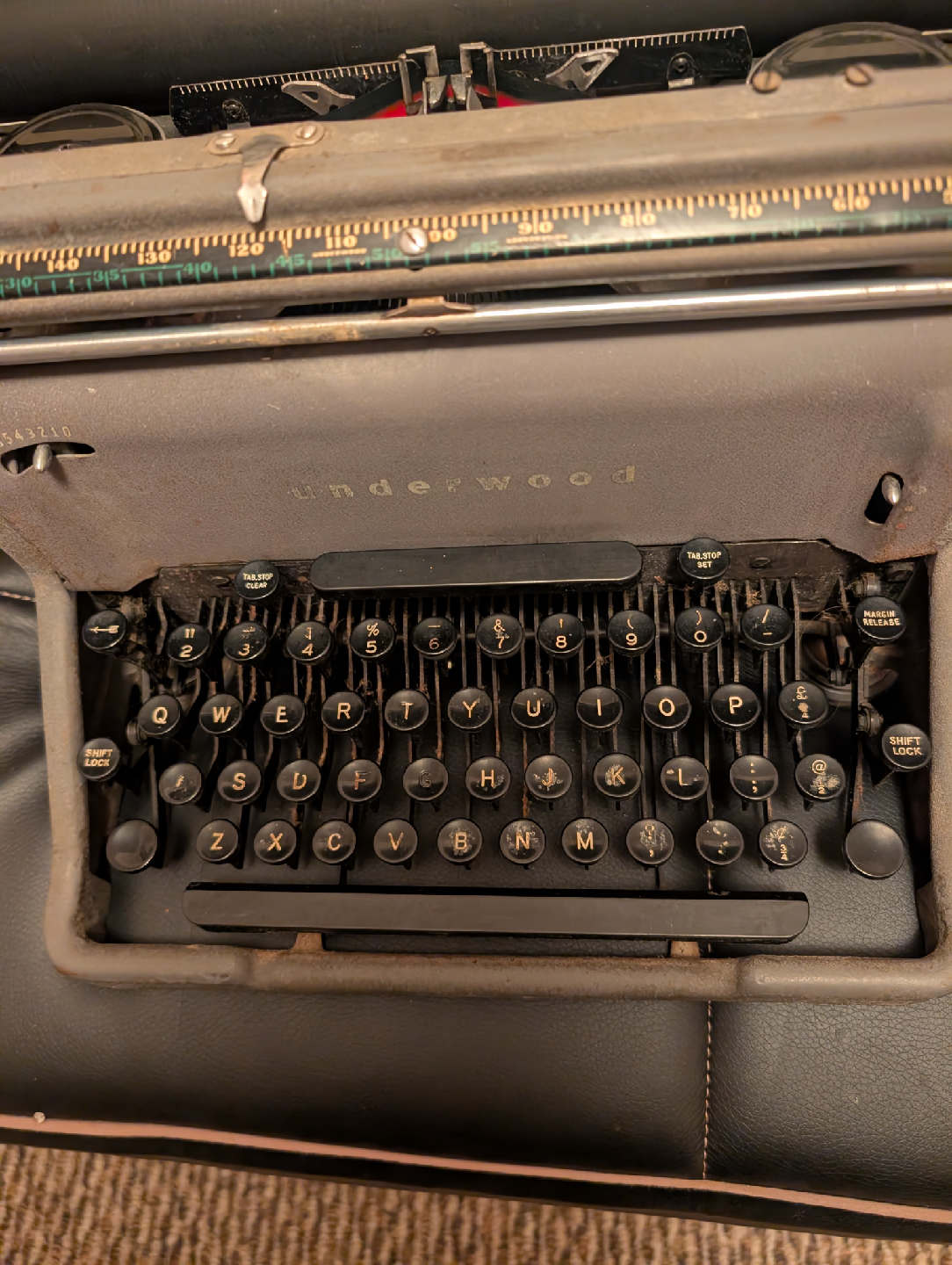 Vintage 1947 working  Underwood Typewriter - photo 3