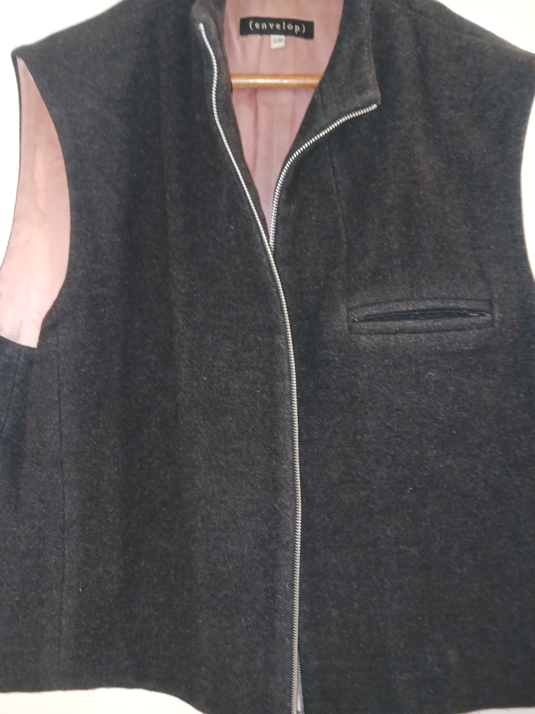 Envelop Wool Vest - Size L