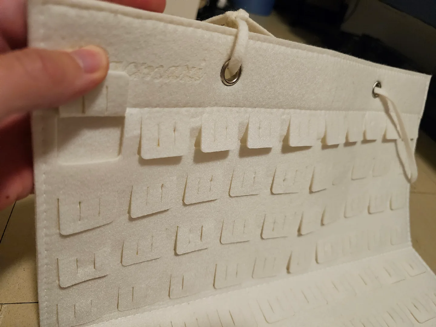 Pin, button, keychain displayer thumbnail