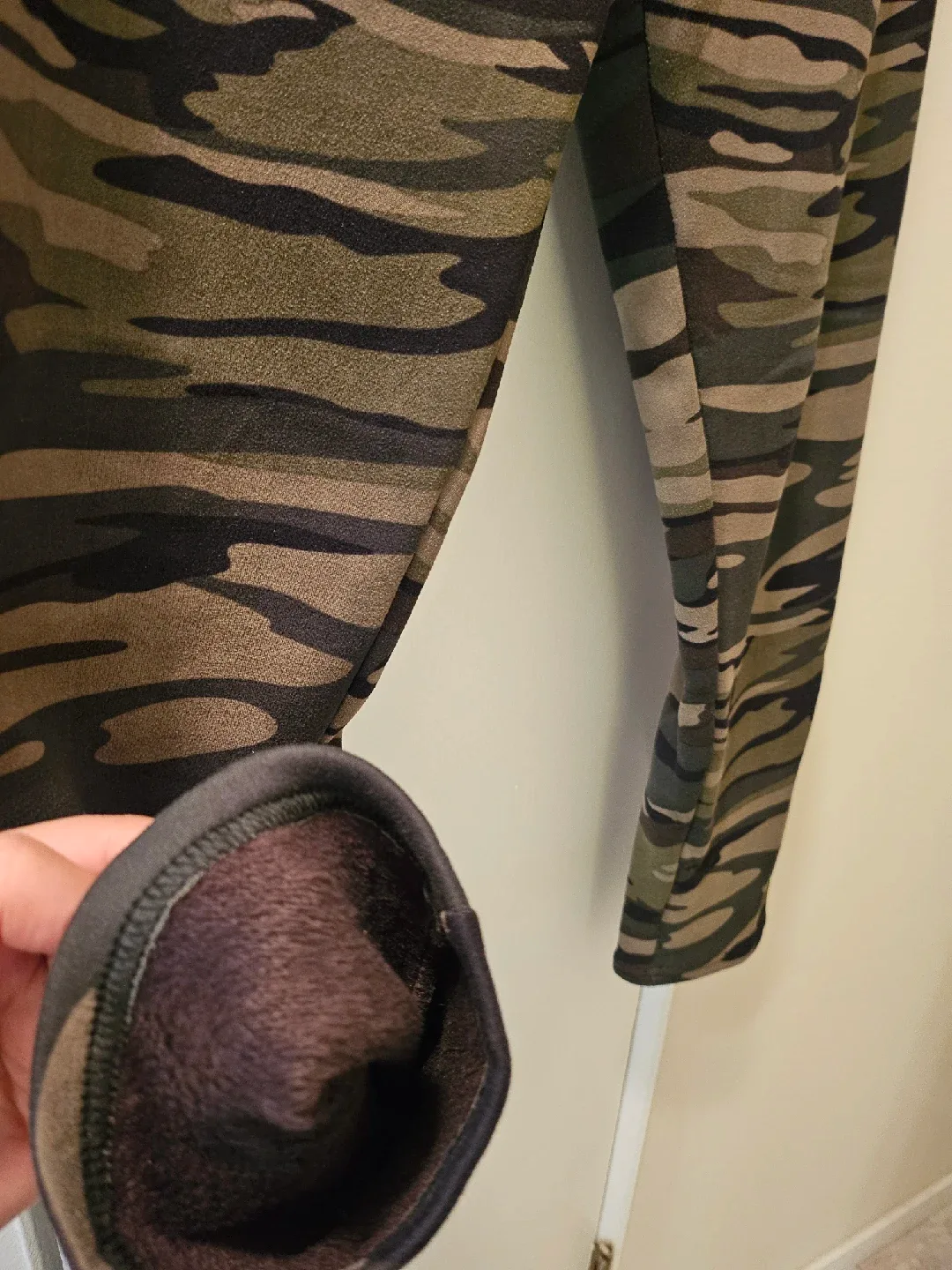 Camouflage Print Fleece Lined Leggings image indicator(2)