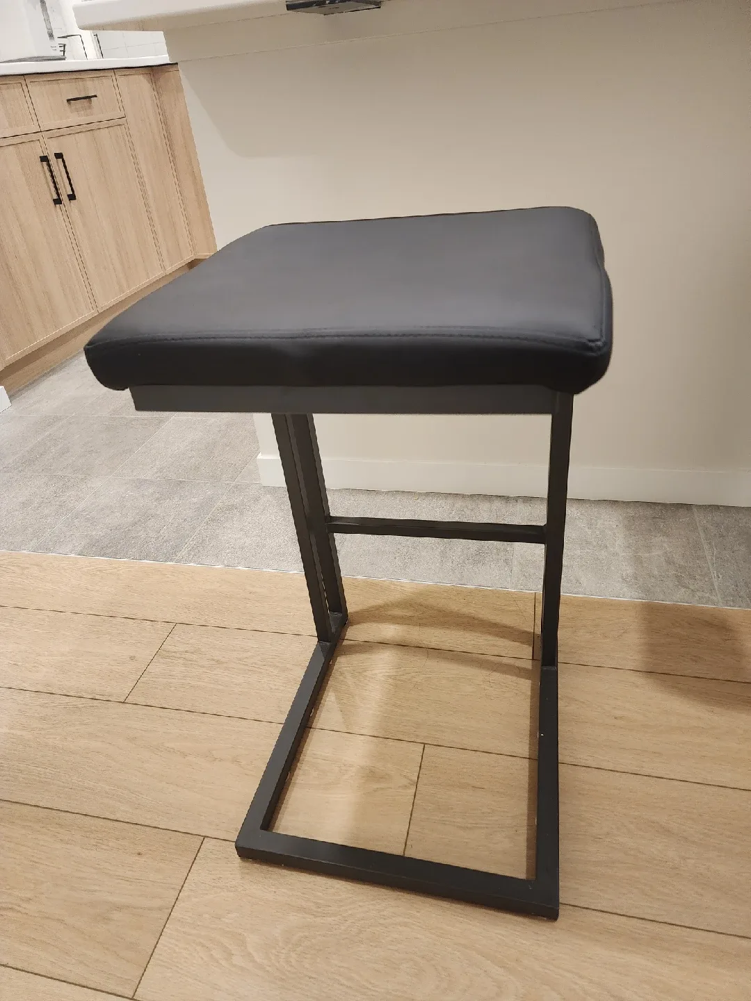 Black Stool with Metal Frame image indicator(2)