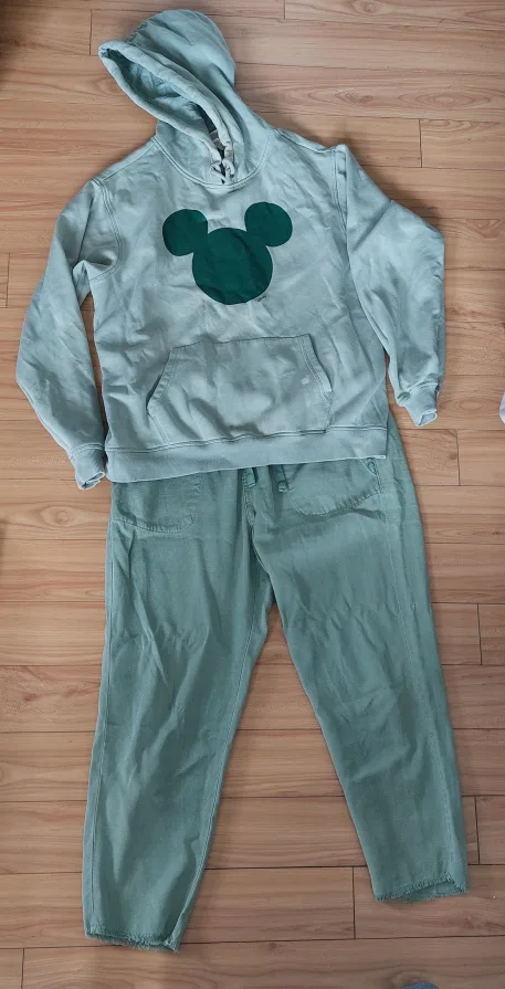 H&M Disney Mickey Mouse Hoodie - Size M image indicator(2)