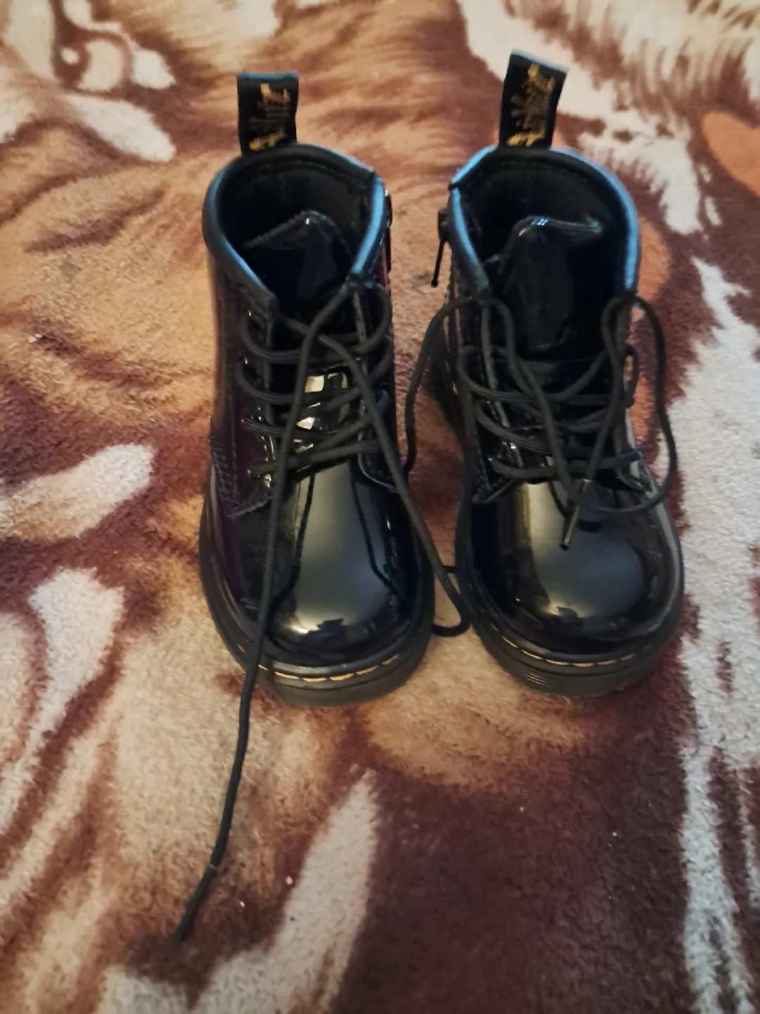 Dr. Martens Toddler Black Patent Boots image indicator(2)