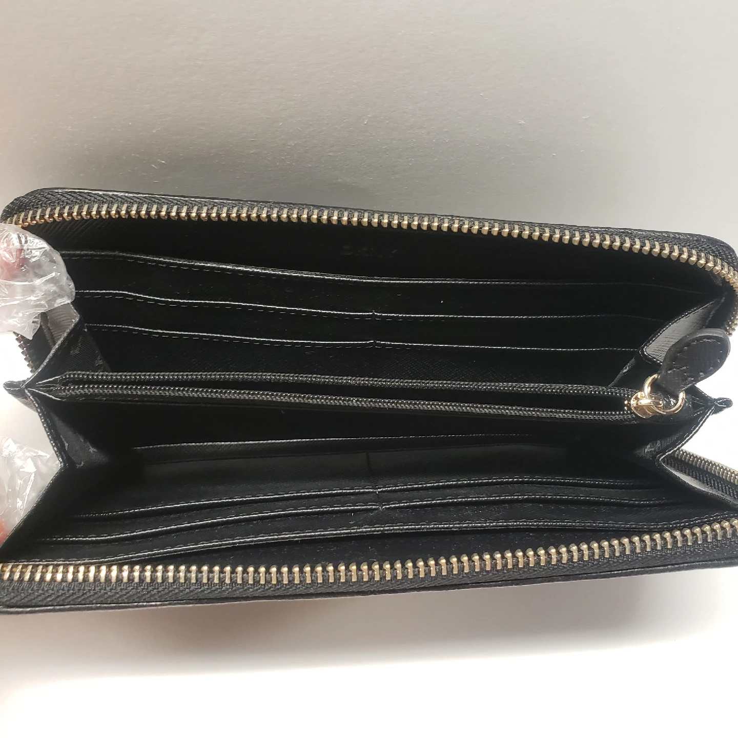 DKNY Black Wallet - Brand New Never Used - photo 3