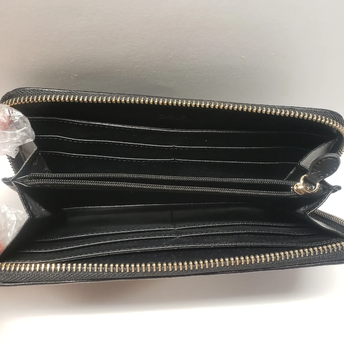 DKNY Black Wallet - Brand New Never Used image indicator(3)