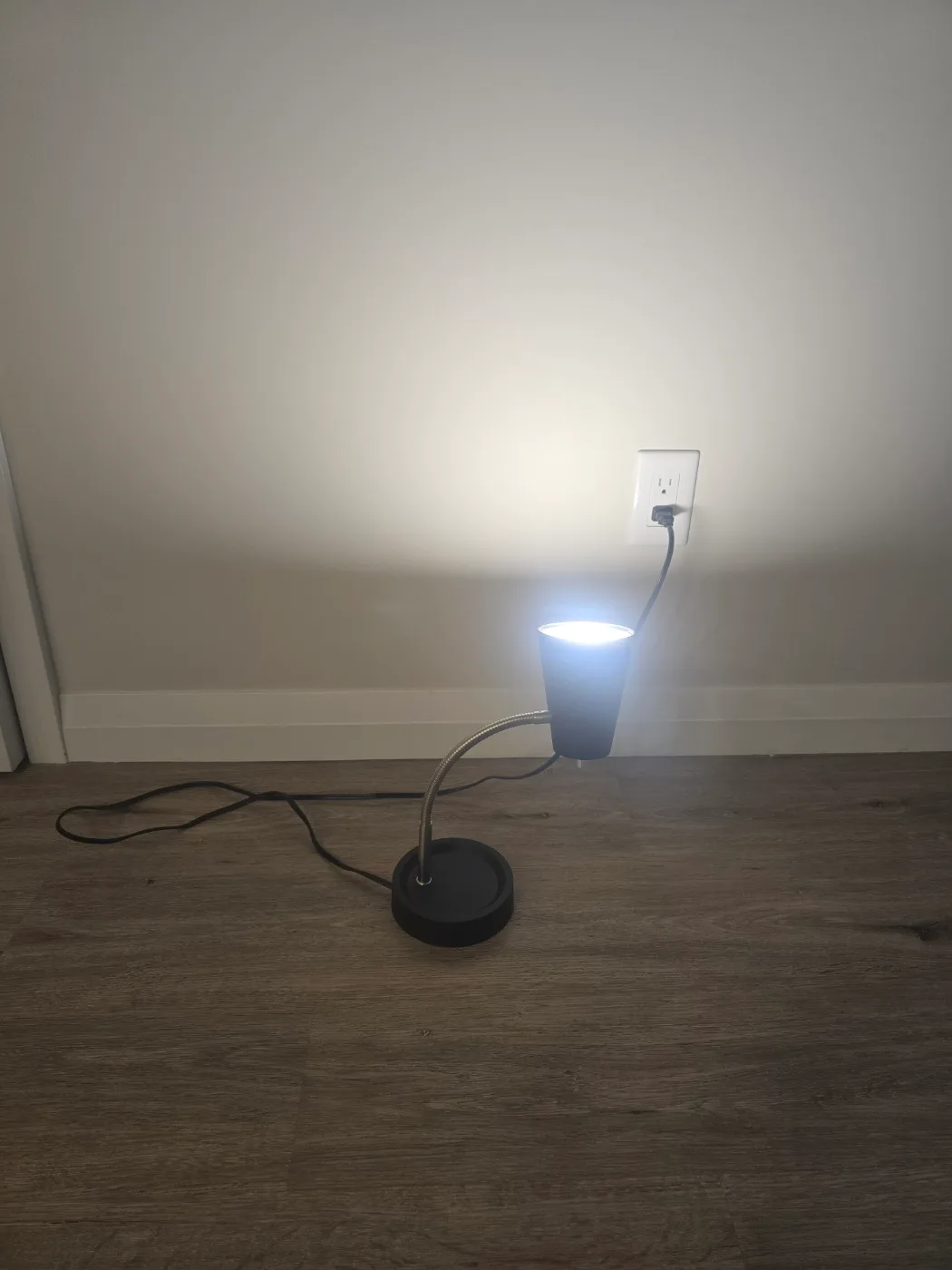 1. scale  2. small lamp  3. chair 4. table 5. TV table  etc image indicator(2)