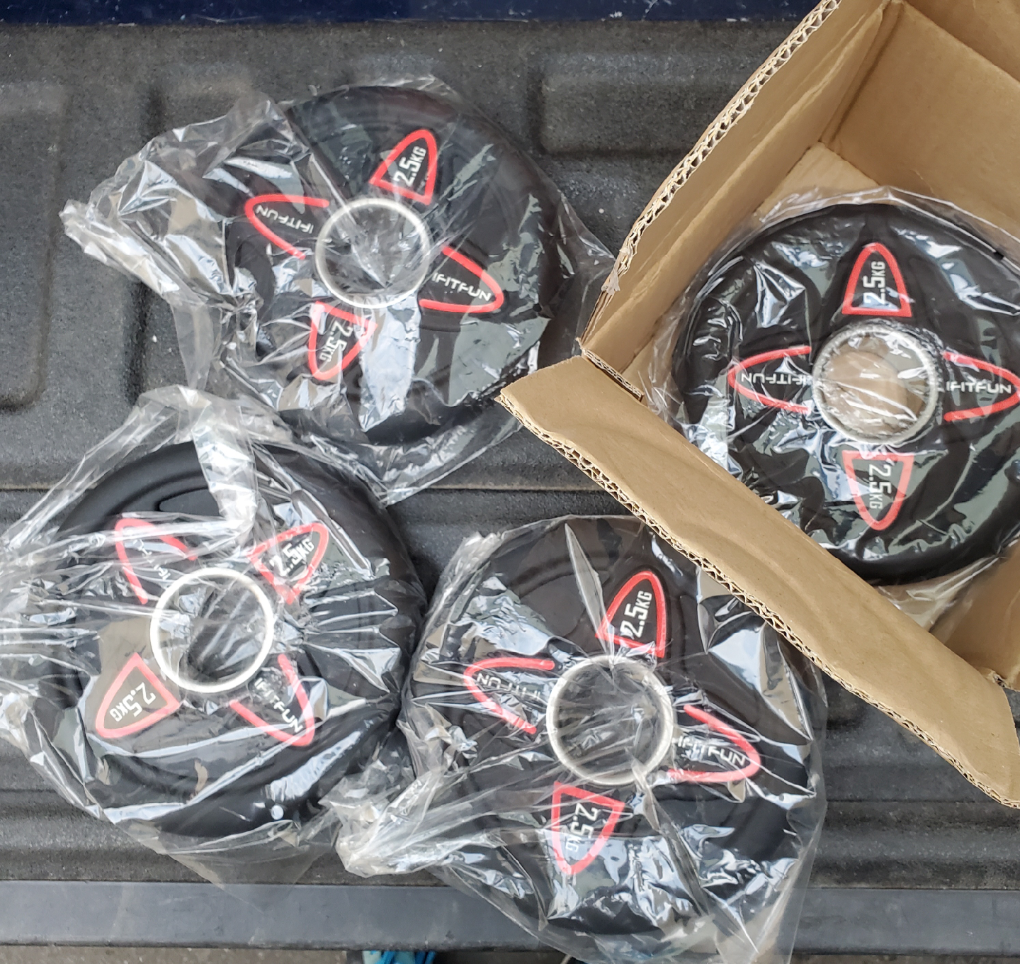 Rubber Coated 2" Olympic Weights (2.5kg x 4)(10kg/22lbs)$35 Firm - photo 2