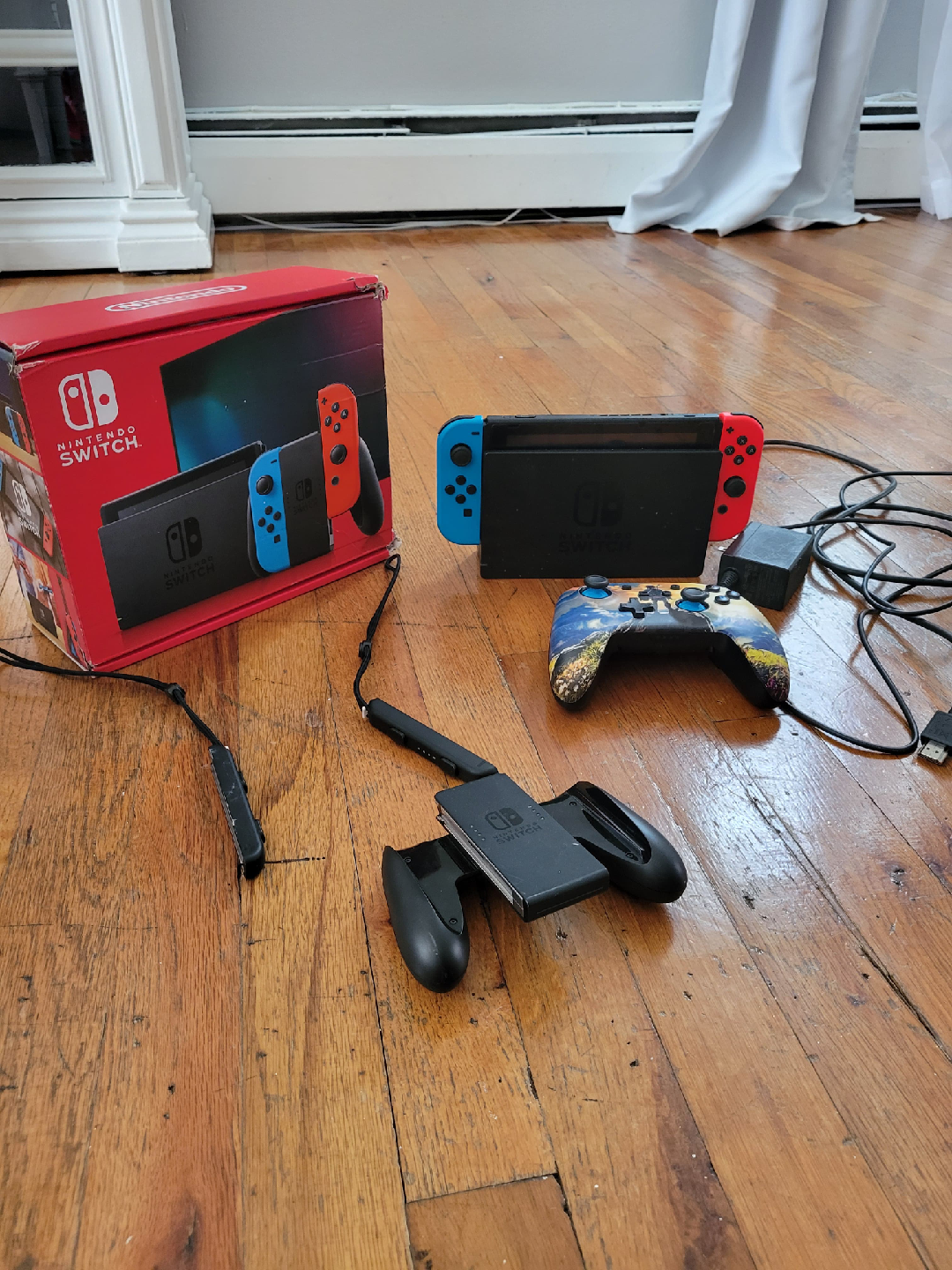 Nintendo Switch with Box and extra control. - photo 2