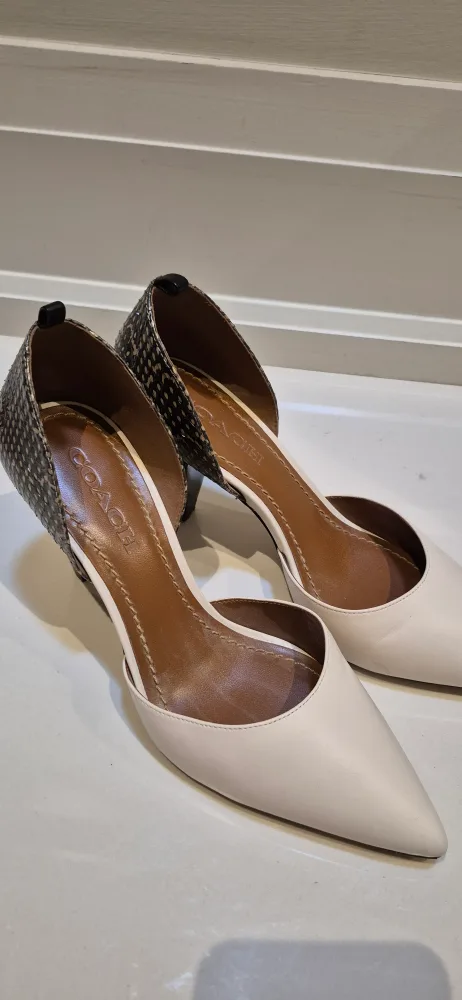 Coach White & Black Heels - Size 8.5 image indicator(2)