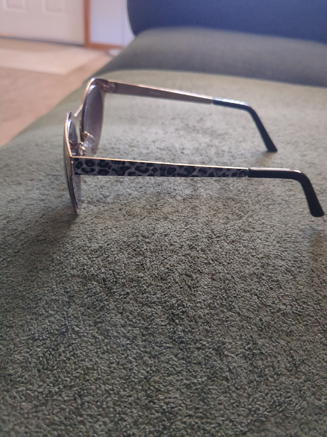 Steve Madden Snow Leopard Sunglasses - photo 3