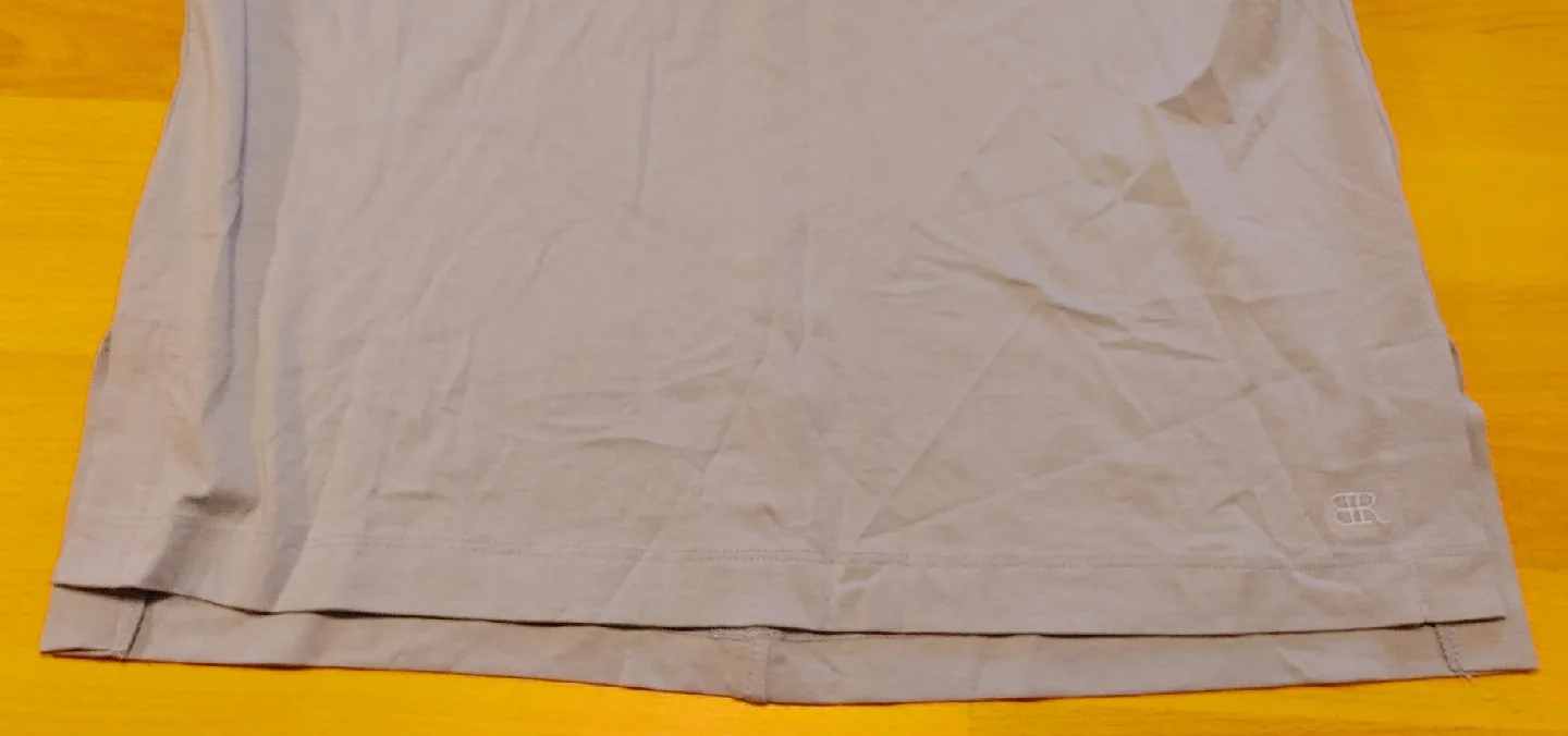 New Banana Republic T-Shirt - Size M image indicator(6)