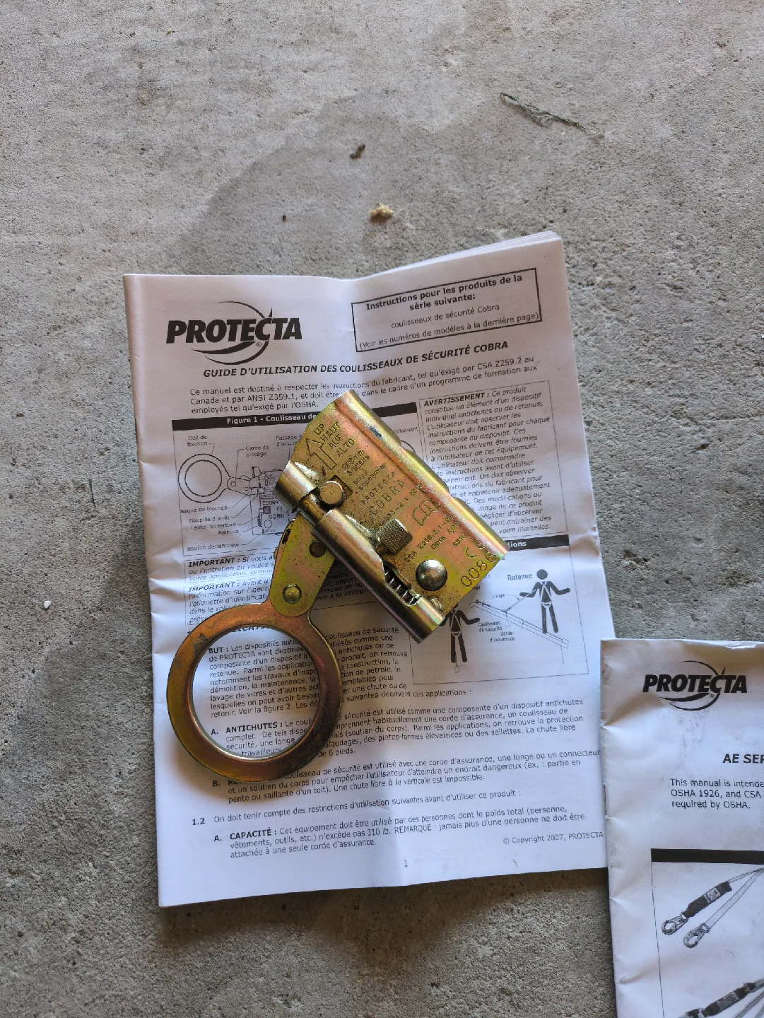 Absorbing Lanyard + Robe Grabs & Klein Tools Bag image indicator(2)