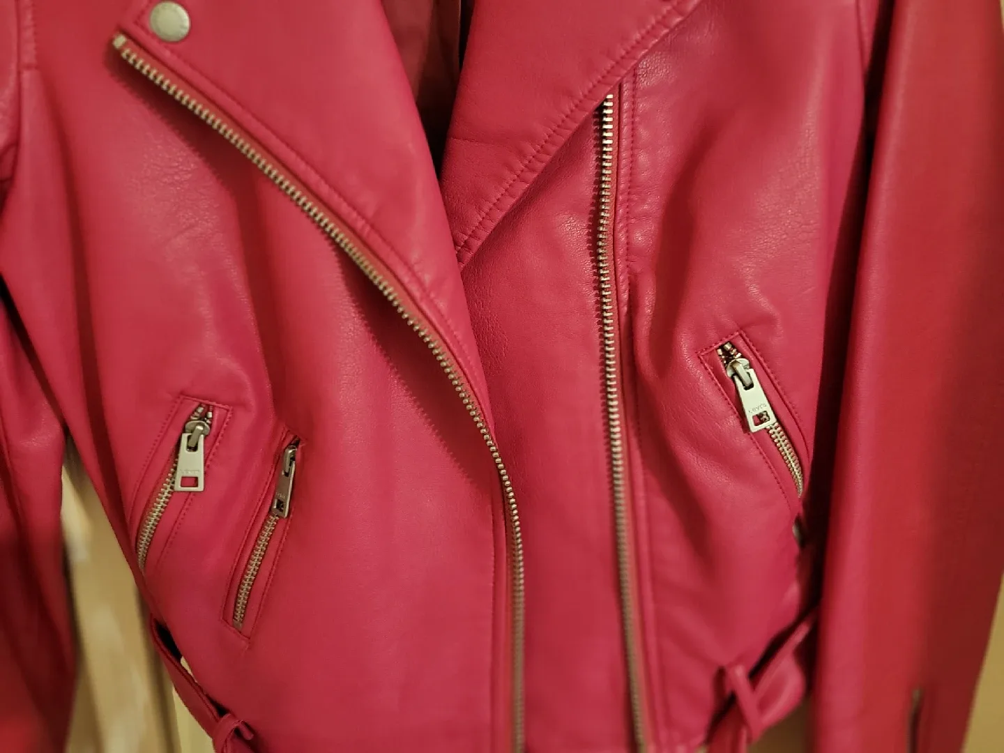 Levi's Pink Leather Jacket - Size M image indicator(2)