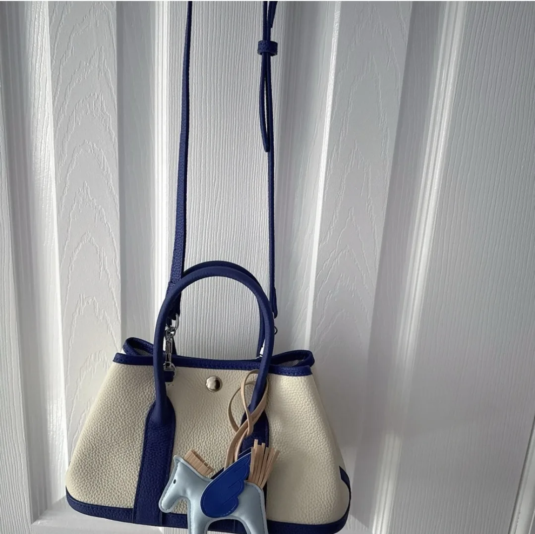 ❤️ Stylish Real Leather Hand/Crossbody Bag image indicator(4)