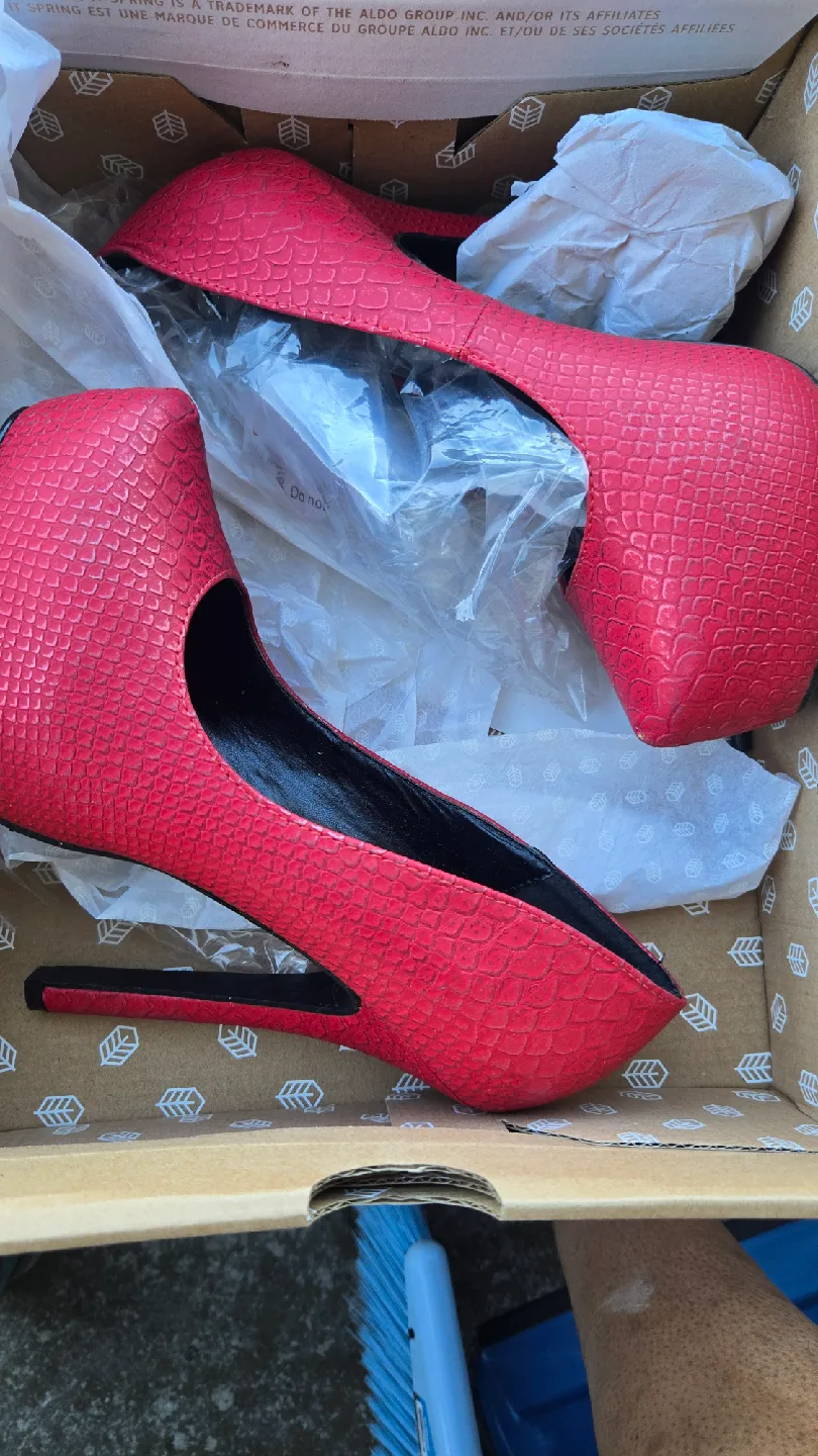 Le Chateau & Call It Spring Heels image indicator(3)