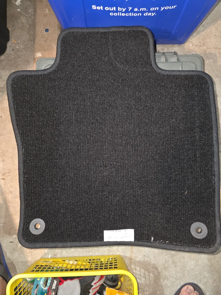 Volvo Car Floor Mats - Black image indicator(2)