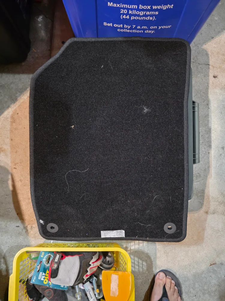 Volvo Car Floor Mats - Black image indicator(4)