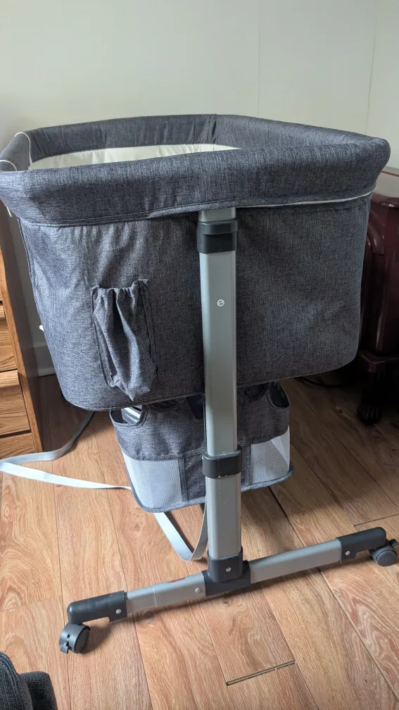 Dreaming Grey Bassinet with wheels and Canopy. image indicator(4)