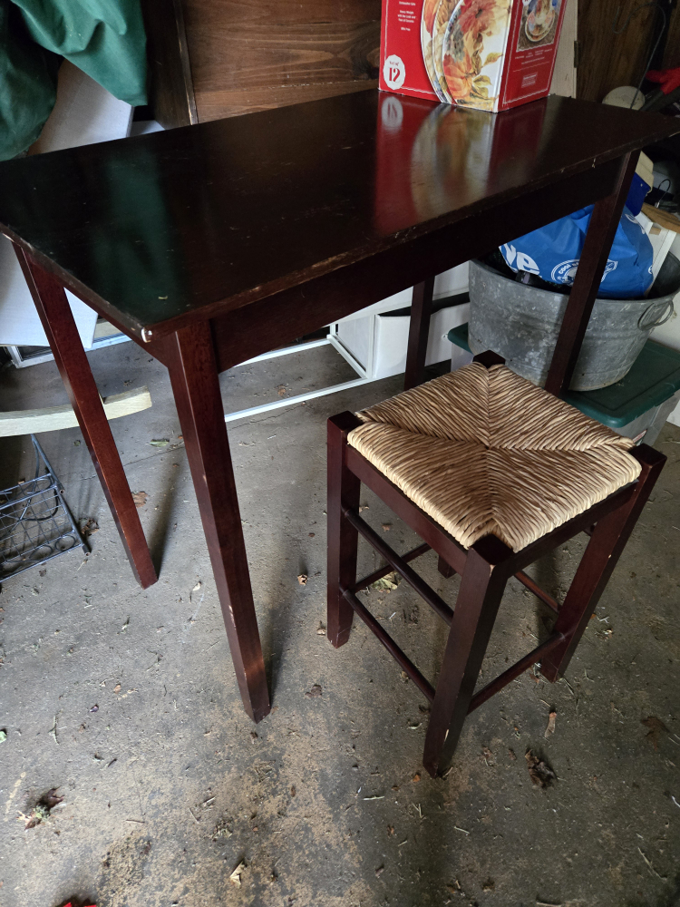 Dark Wood Table and Stool Set🥕